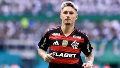 Varela puxa lista de 4 jogadores que estão no DM do Flamengo
