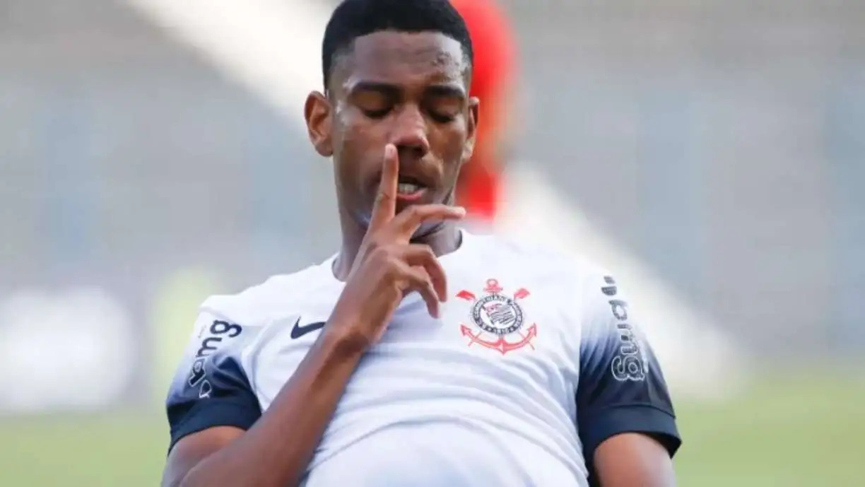 Corinthians segura André e impede saída da joia cobiçada por clubes europeus