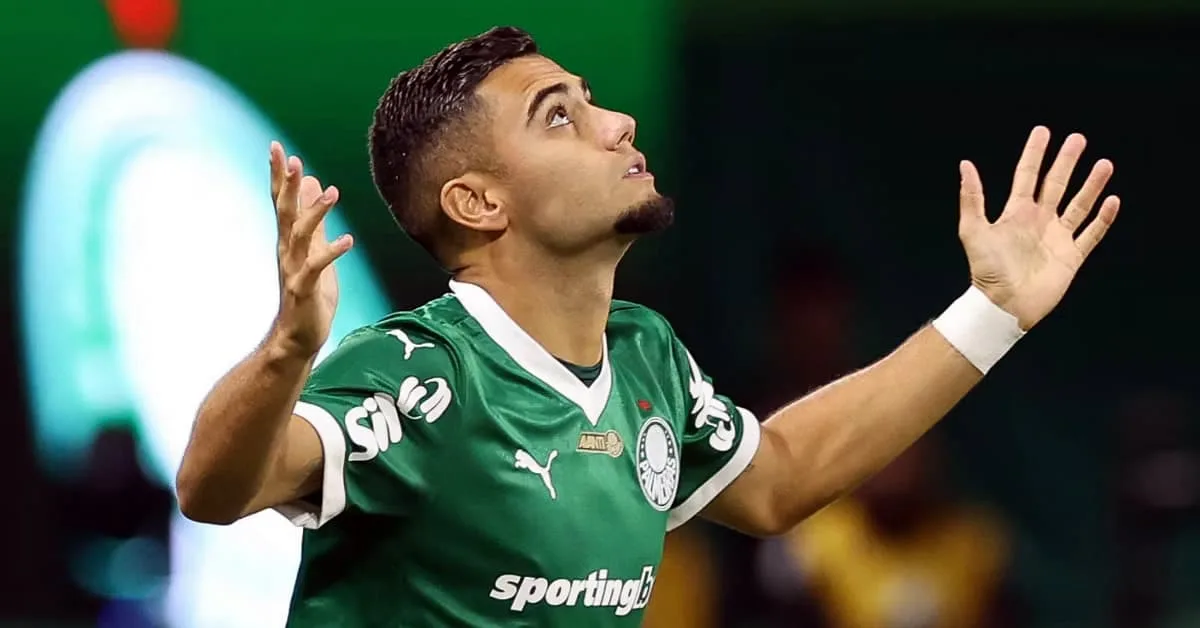 Andreas Pereira leva pancada na estreia e revolta torcida com lance ignorado pelo árbitro