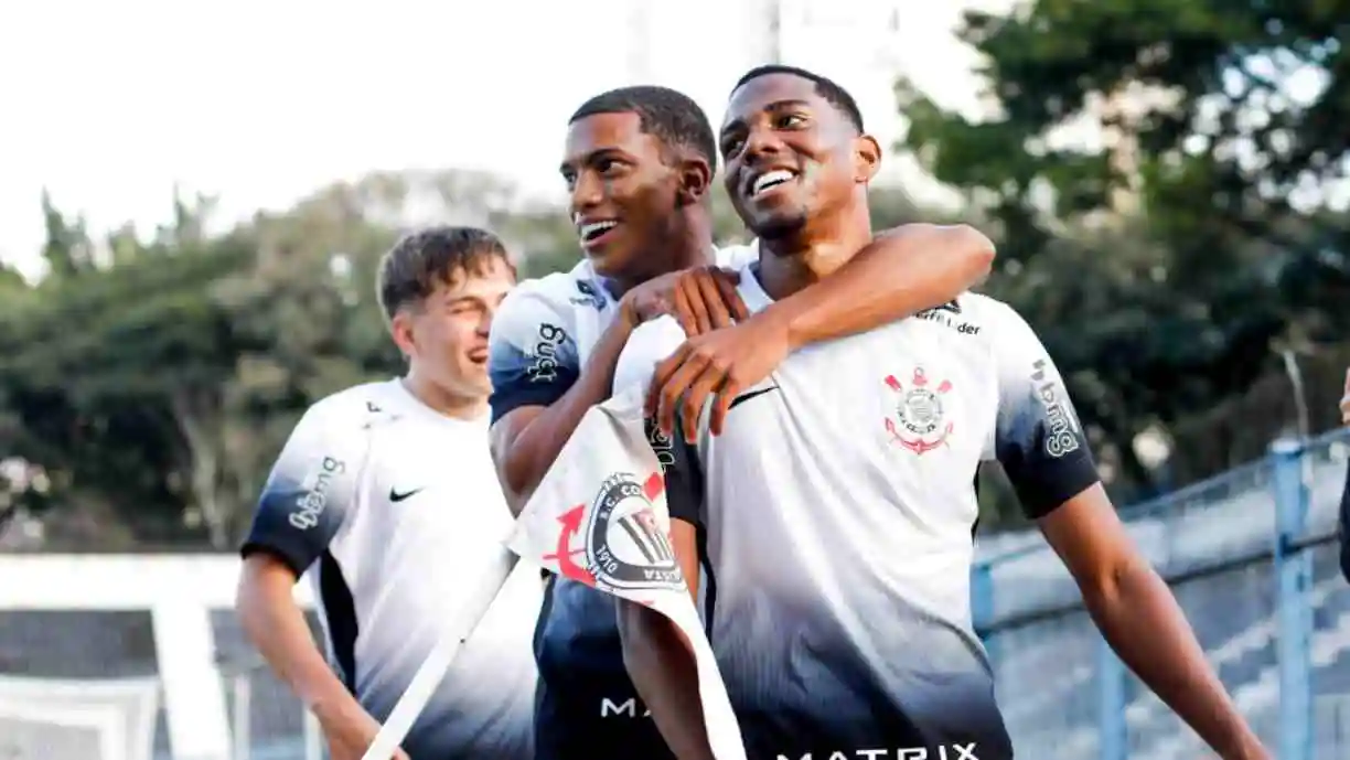 Corinthians vê André Luiz brilhar e despertar cobiça de Porto e Sporting 