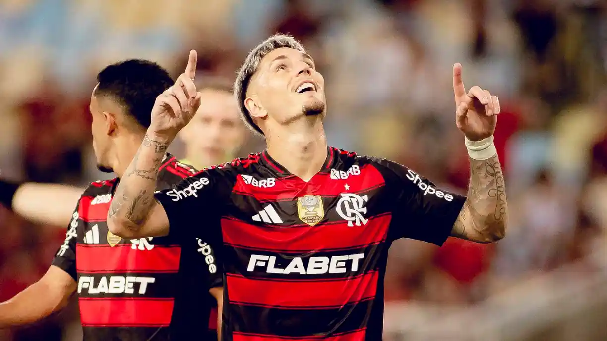 Varela puxa lista de 4 jogadores que estão no DM do Flamengo