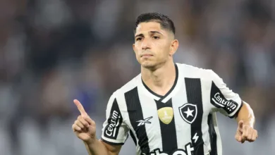 Corinthians avança por Savarino, negocia troca com o Botafogo e tenta fechar reforço sem custos
