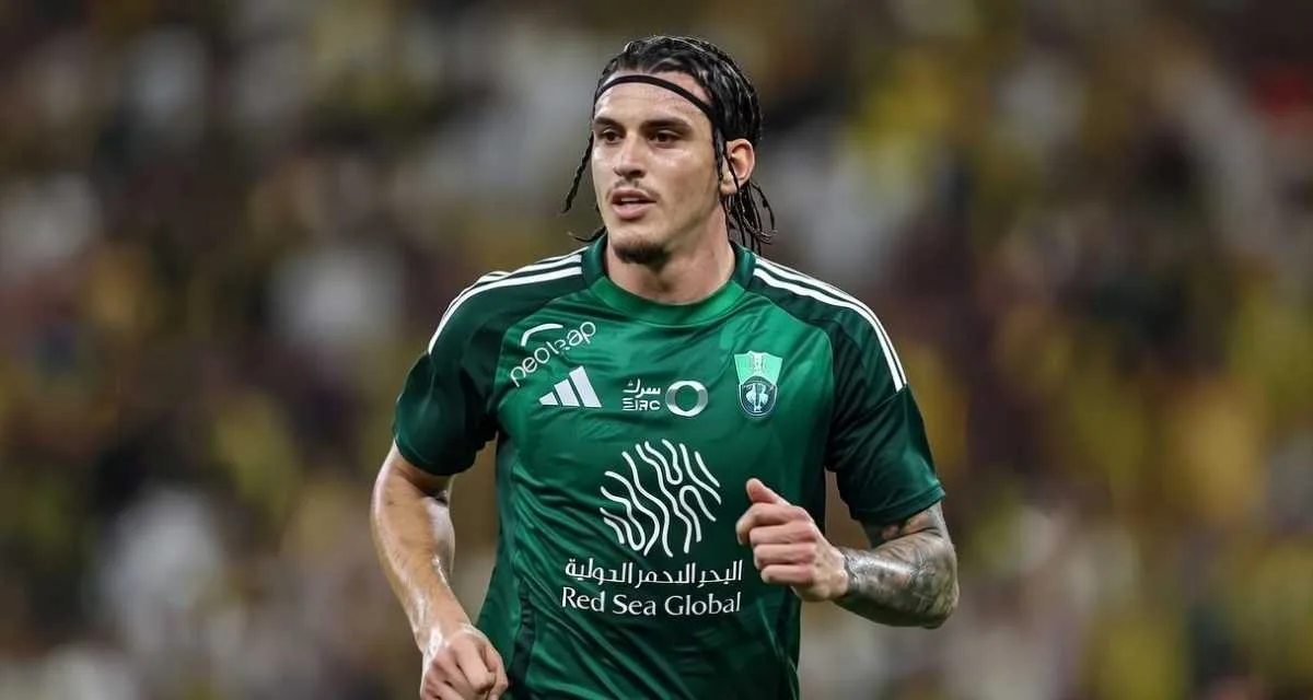 Palmeiras avalia investida por Roger Ibañez e mira zagueiro do Al-Ahli para 2026