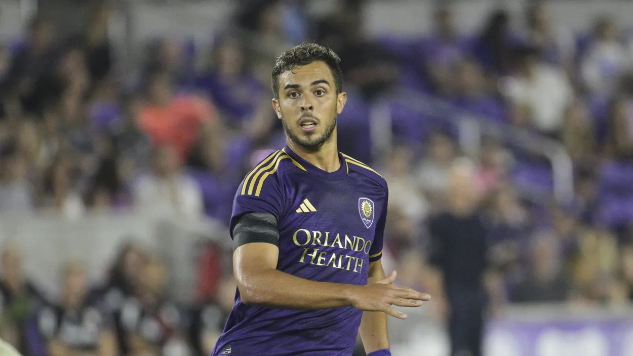 Palmeiras sonda Martín Ojeda e estuda cenário com possível saída de Raphael Veiga