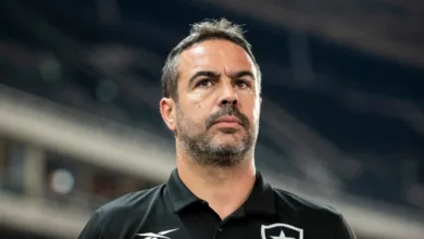 Flamengo impõe prazo final a Filipe Luís e cobra resposta de Jorge Mendes sobre renovação