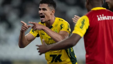 Corinthians consulta Lucas Ramon e avalia lateral para 2026