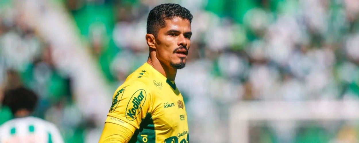 Corinthians consulta Lucas Ramon e avalia lateral para 2026