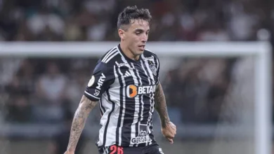 Corinthians negocia com Renzo Saravia e Dorival Júnior aprova contratação
