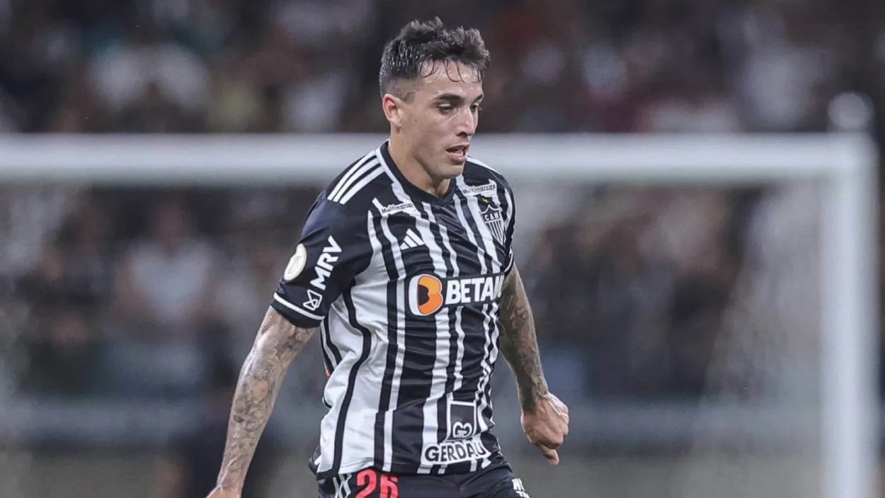 Renzo Saravia é oferecido ao Corinthians e nome passa por avaliação de Marcelo Paz